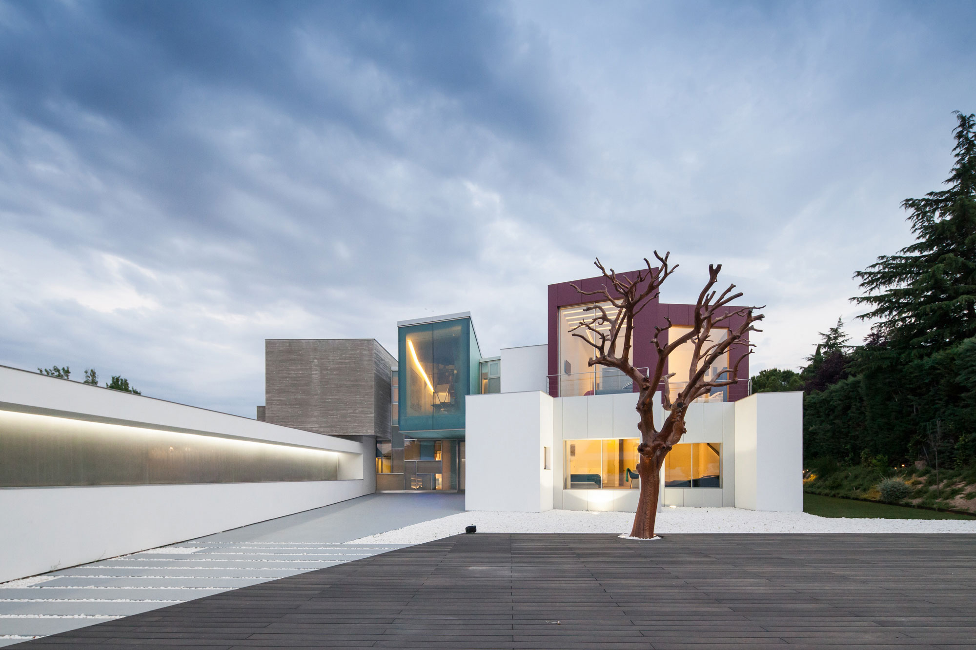 An Eco-Friendly Modern Home with Stunning and Asymmetrical Exterior in Madrid, Spain by ABIBOO Architecture (50)