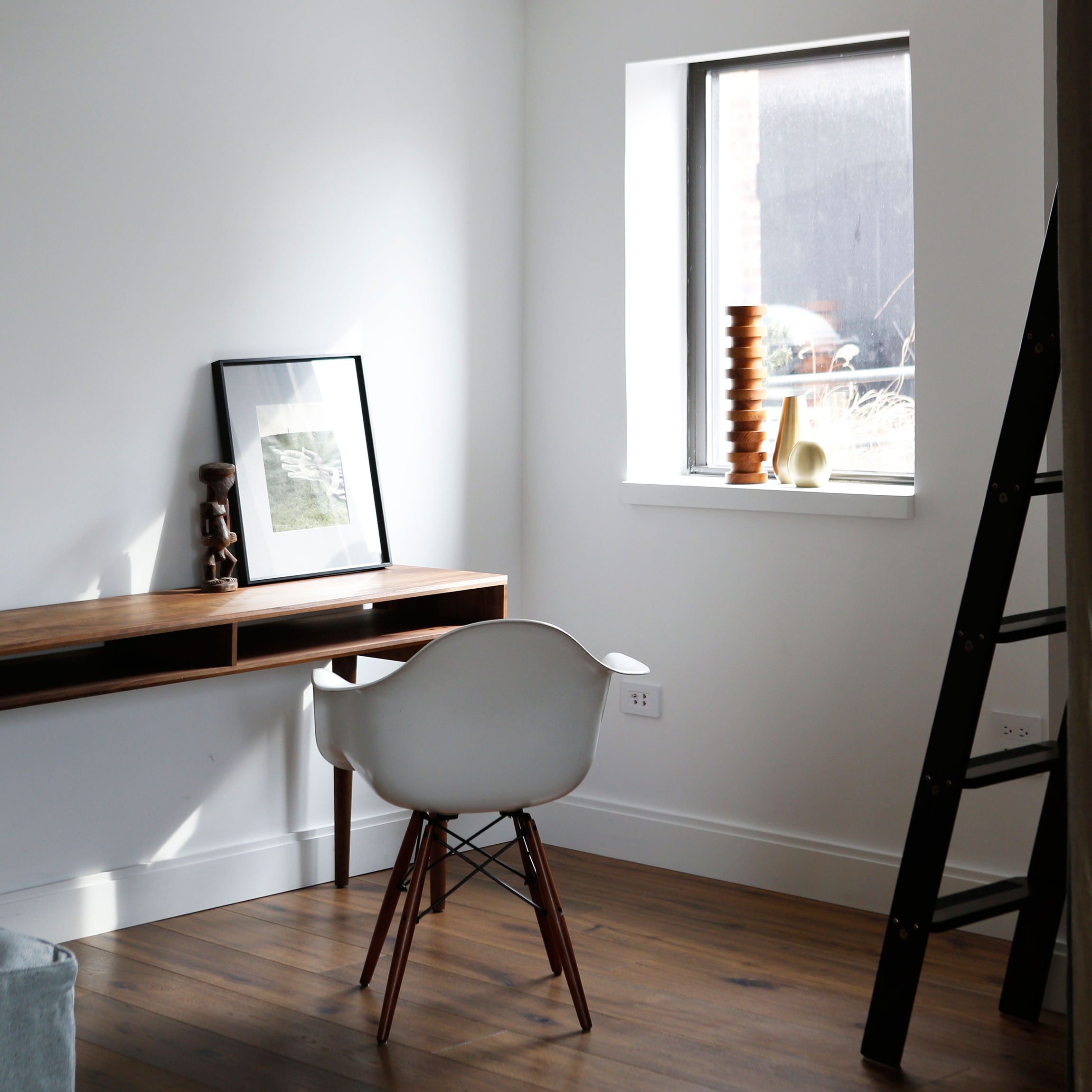 An Elegant Contemporary Apartment in the East Village of New York City by Shadow Architects (11)