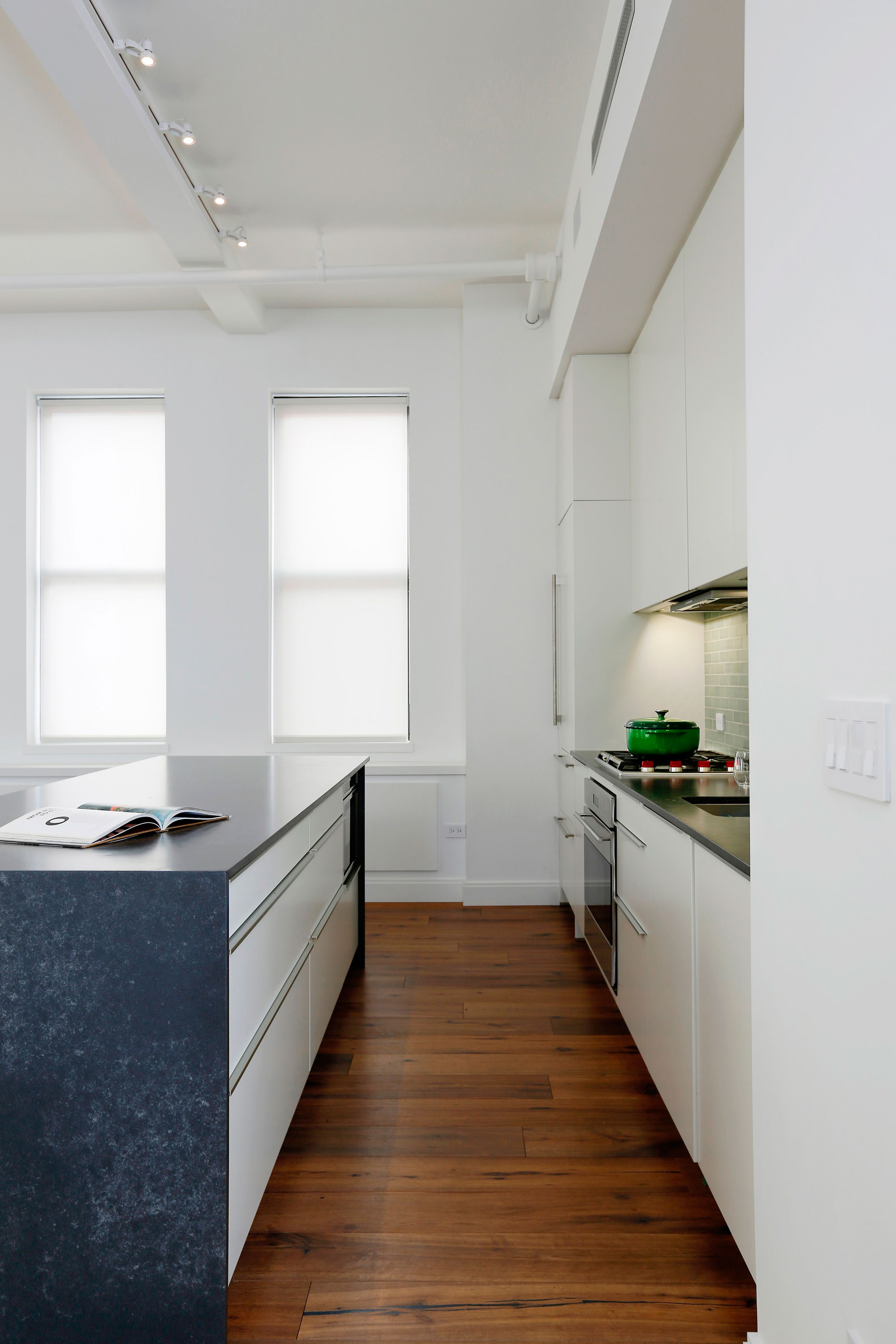 An Elegant Contemporary Apartment in the East Village of New York City by Shadow Architects (7)