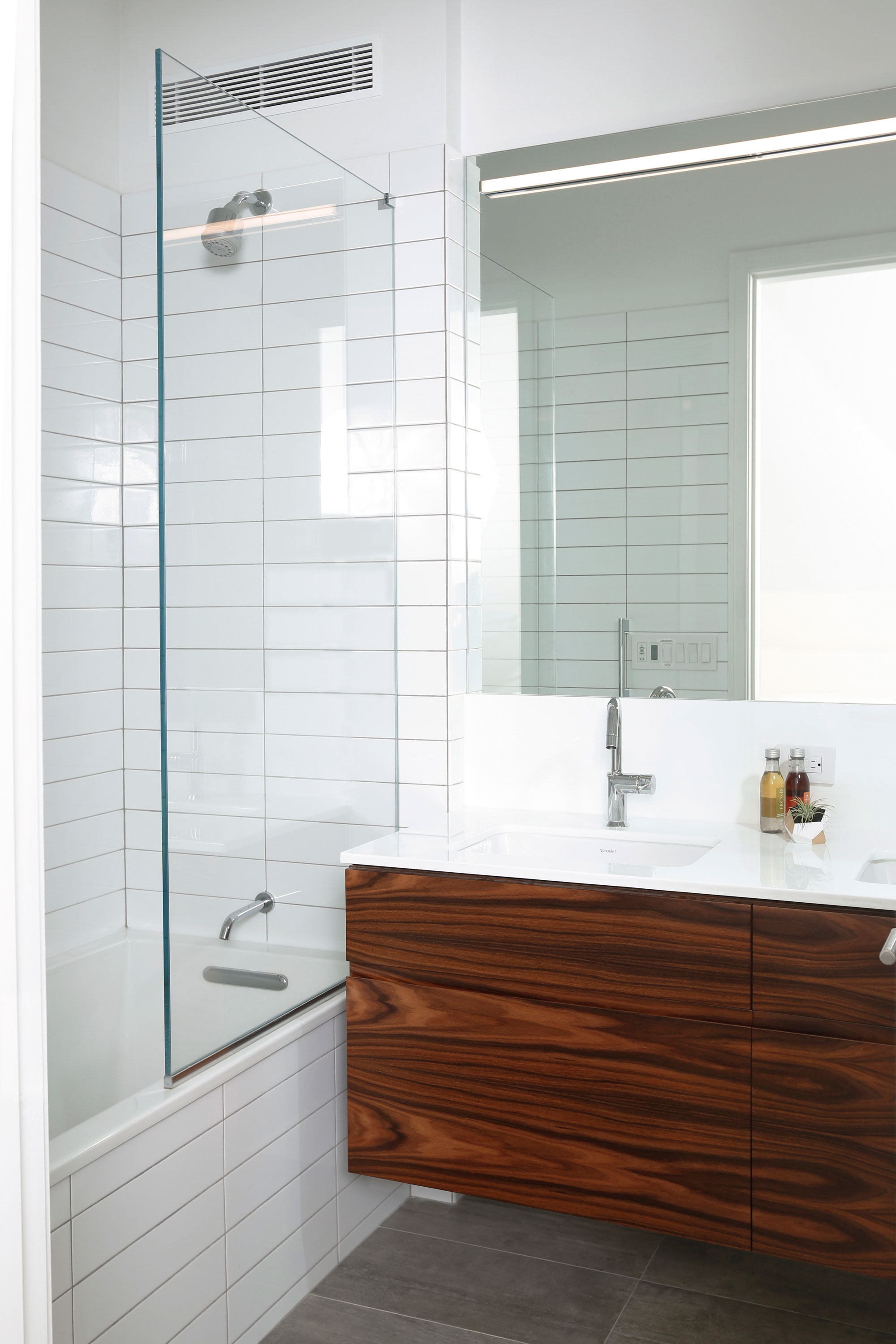 An Elegant Contemporary Apartment in the East Village of New York City by Shadow Architects (9)