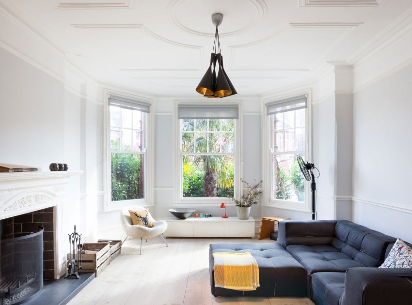 An Elegant Contemporary Home Flooded with Natural Light in London by deDraft (1)