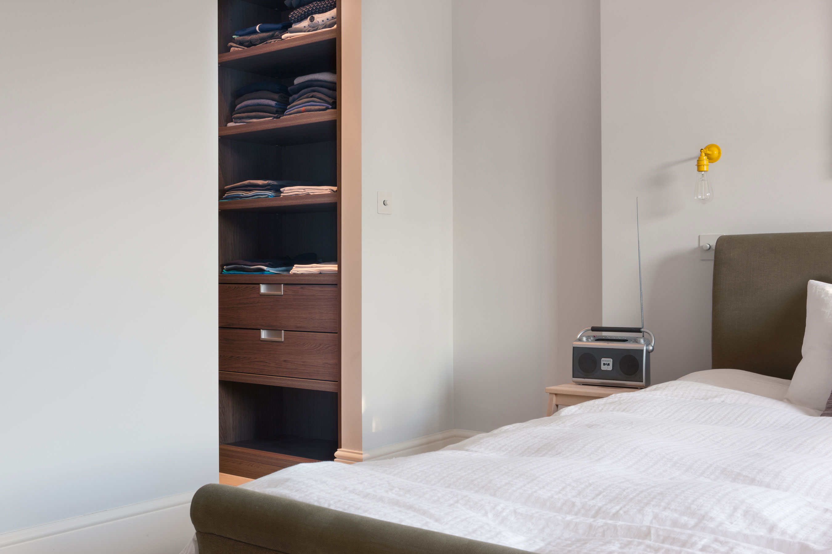 An Elegant Contemporary Home Flooded with Natural Light in London by deDraft (10)