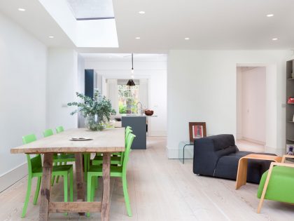 An Elegant Contemporary Home Flooded with Natural Light in London by deDraft (4)