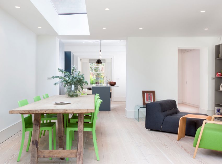 An Elegant Contemporary Home Flooded with Natural Light in London by deDraft (4)