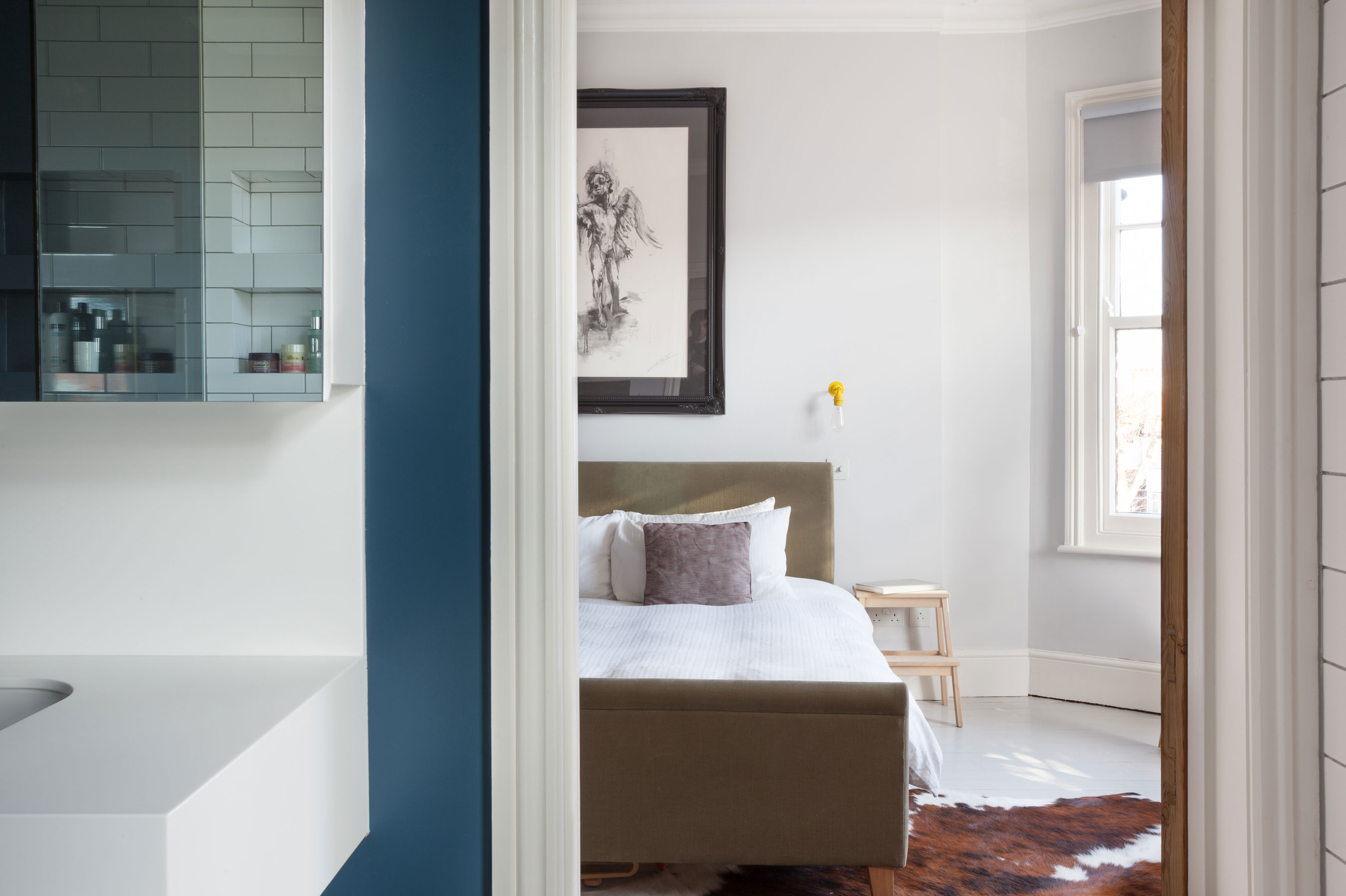 An Elegant Contemporary Home Flooded with Natural Light in London by deDraft (8)