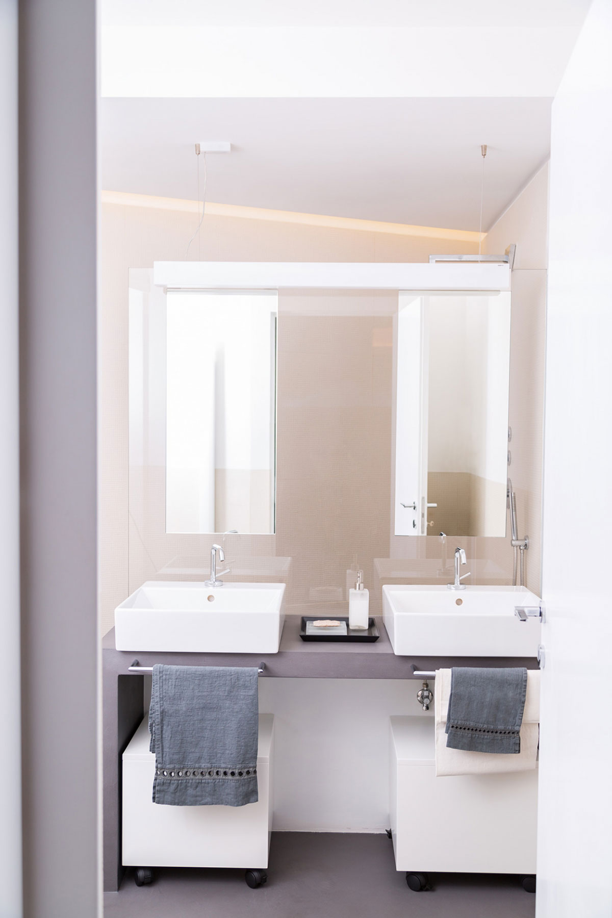 An Elegant Contemporary Home Packed with White and Playful Details in Rome, Italy by teresa paratore (17)