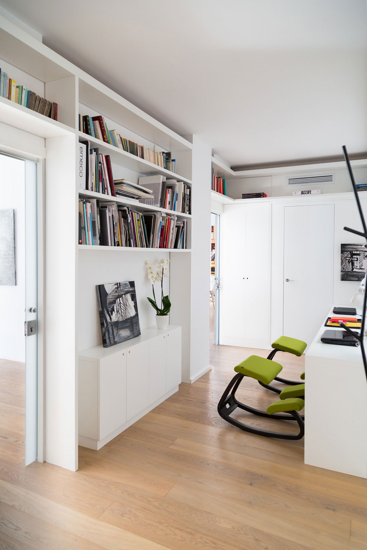 An Elegant Contemporary Home Packed with White and Playful Details in Rome, Italy by teresa paratore (26)