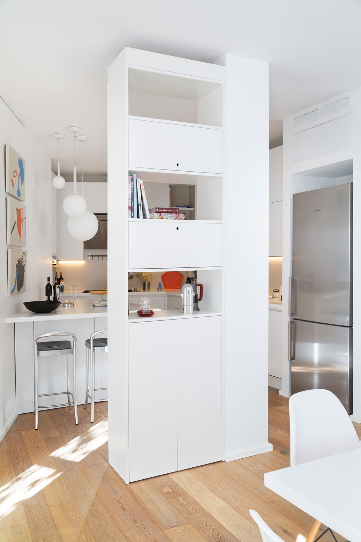 An Elegant Contemporary Home Packed with White and Playful Details in Rome, Italy by teresa paratore (4)
