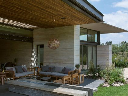 An Elegant Contemporary Home in the Lomas Country Golf Club, Mexico City by Vieyra Arquitectos (1)
