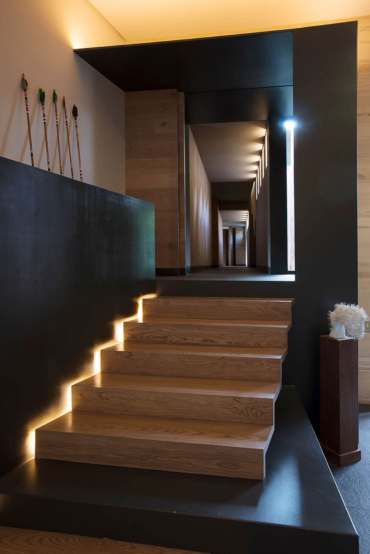 An Elegant Contemporary Home in the Lomas Country Golf Club, Mexico City by Vieyra Arquitectos (11)