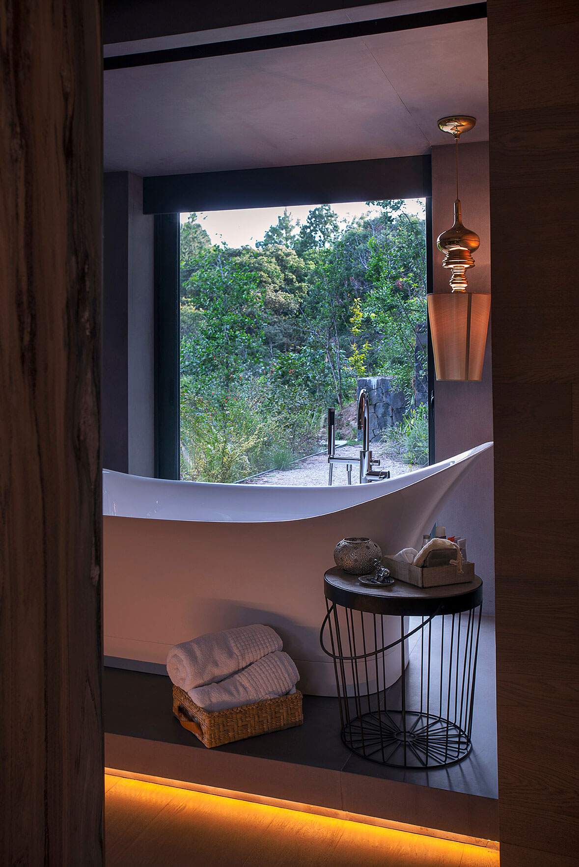 An Elegant Contemporary Home in the Lomas Country Golf Club, Mexico City by Vieyra Arquitectos (15)