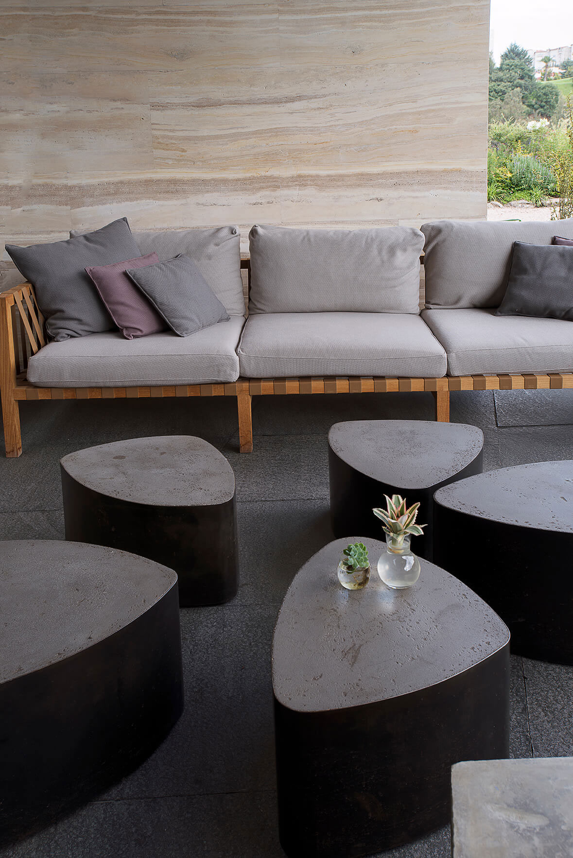 An Elegant Contemporary Home in the Lomas Country Golf Club, Mexico City by Vieyra Arquitectos (3)