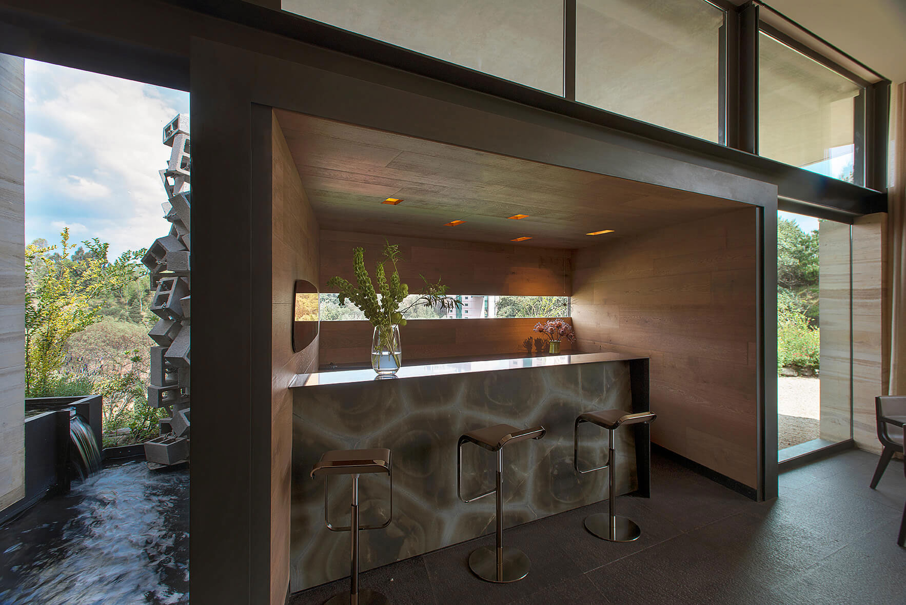 An Elegant Contemporary Home in the Lomas Country Golf Club, Mexico City by Vieyra Arquitectos (8)