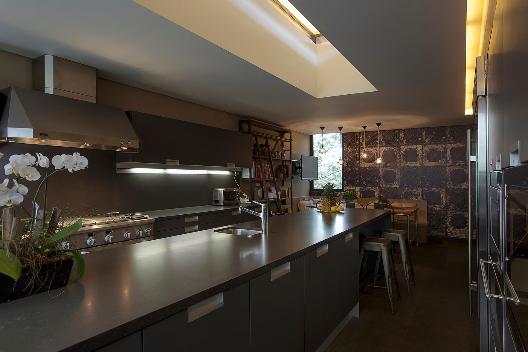 An Elegant Contemporary Home in the Lomas Country Golf Club, Mexico City by Vieyra Arquitectos (9)