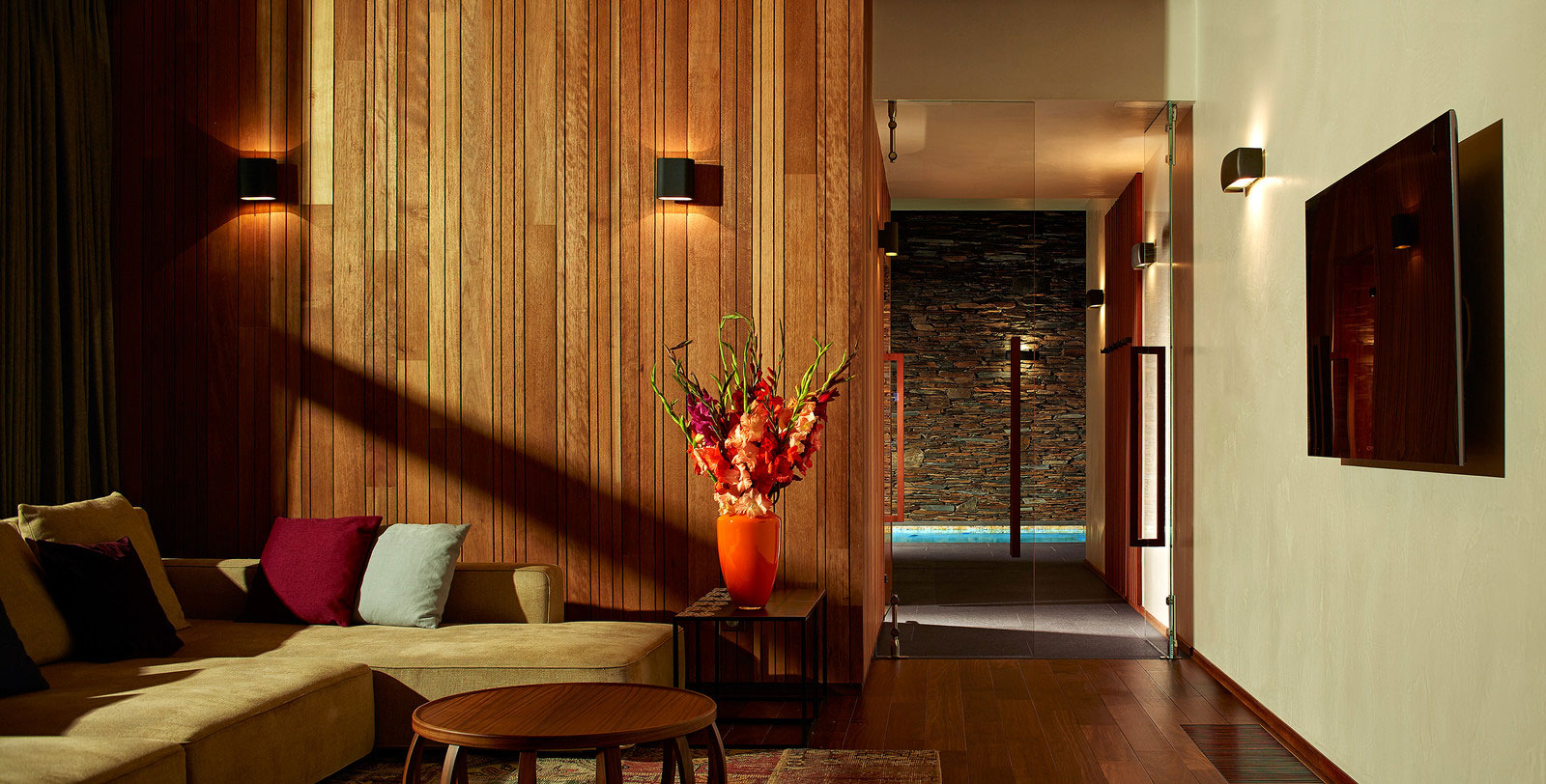 An Elegant Contemporary House by the River in Yekaterinburg, Russia by Dmitry Pozarenko (19)