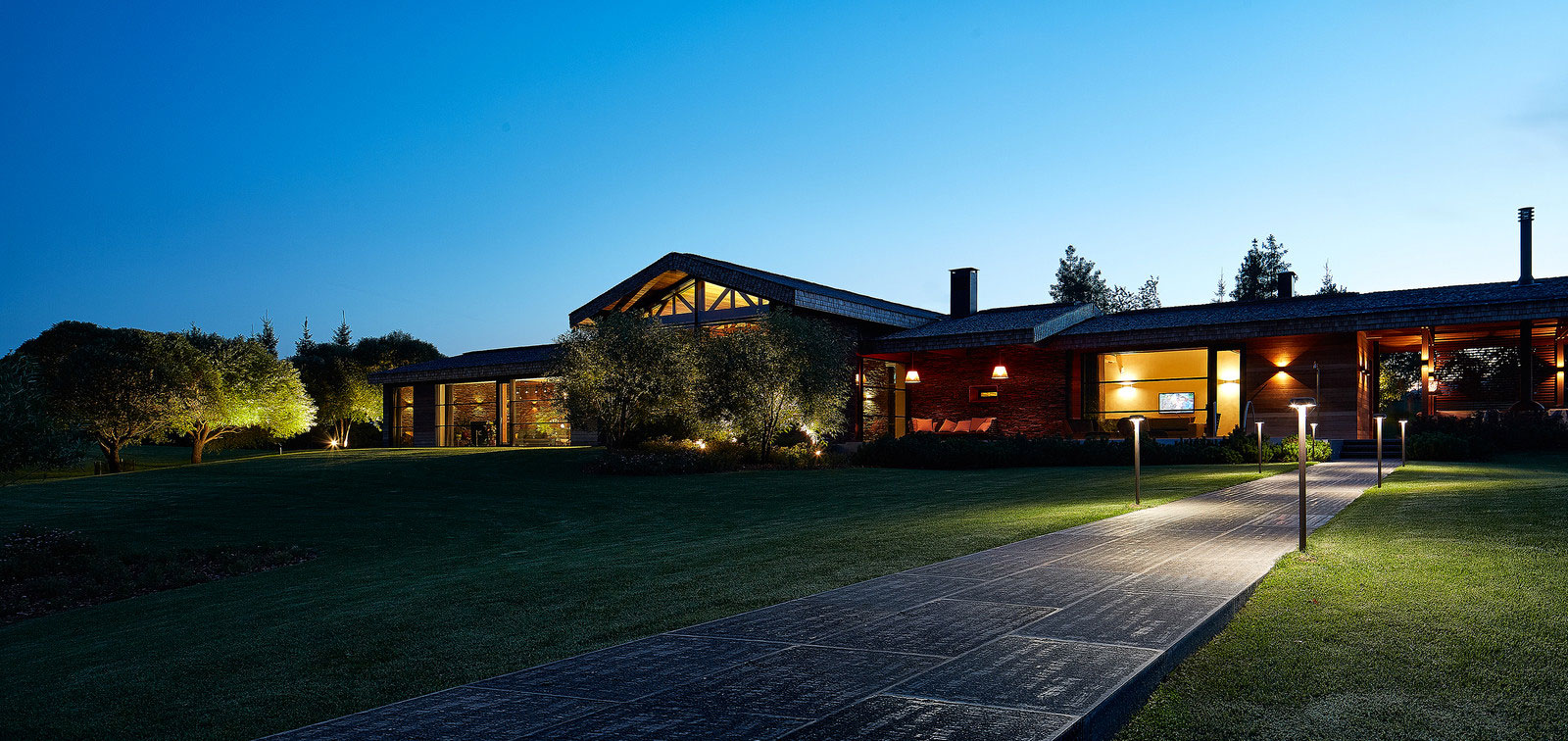 An Elegant Contemporary House by the River in Yekaterinburg, Russia by Dmitry Pozarenko (34)