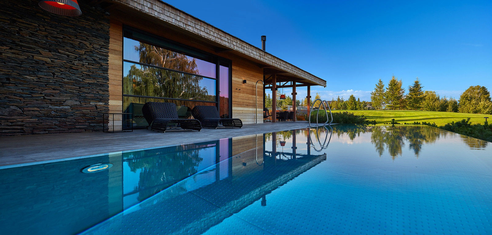 An Elegant Contemporary House by the River in Yekaterinburg, Russia by Dmitry Pozarenko (9)