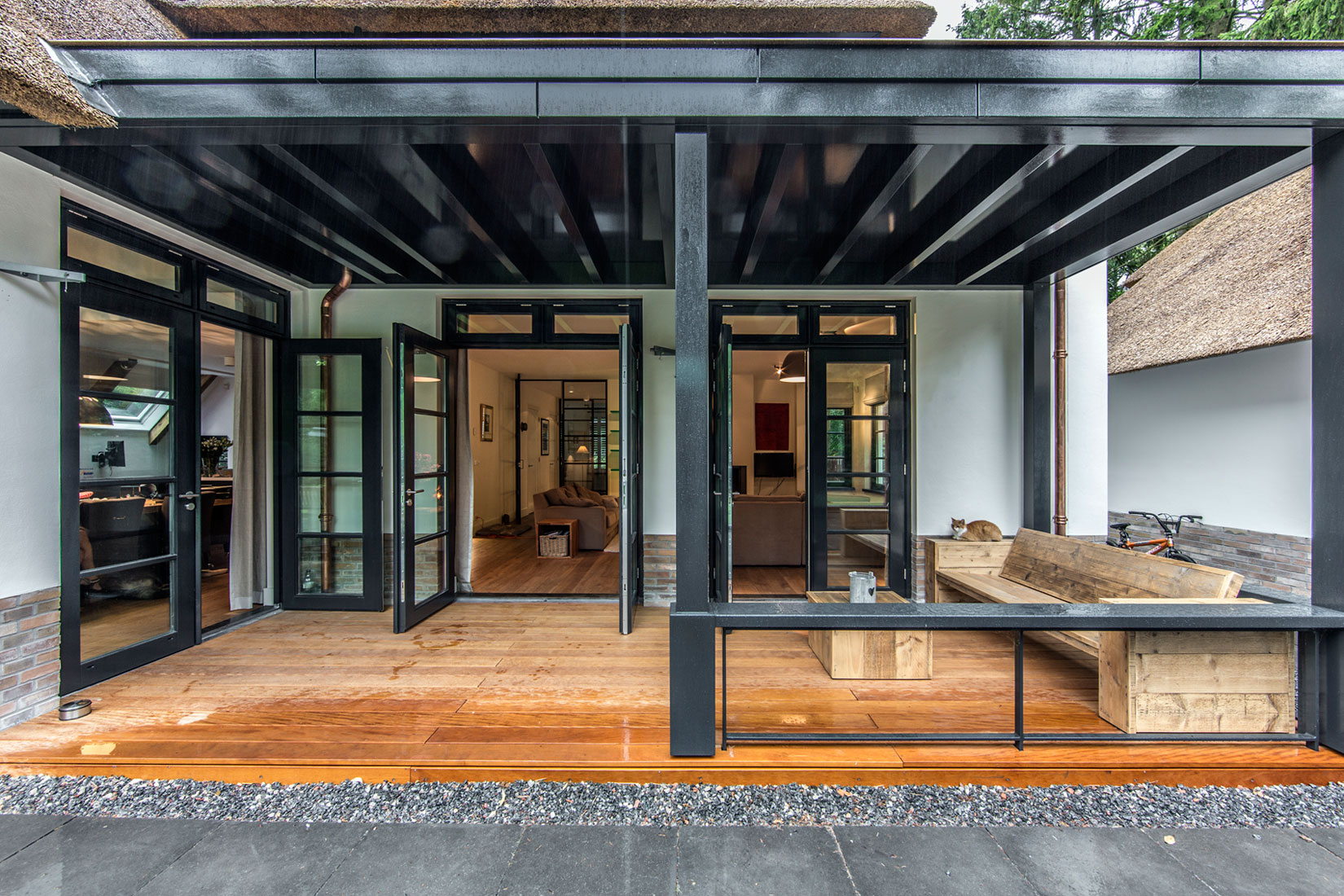 An Elegant Contemporary Villa in the Forests of Naarden, The Netherlands by DENOLDERVLEUGELS Architects & Associates (10)