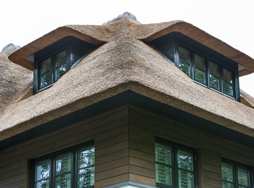 An Elegant Contemporary Villa in the Forests of Naarden, The Netherlands by DENOLDERVLEUGELS Architects & Associates (2)