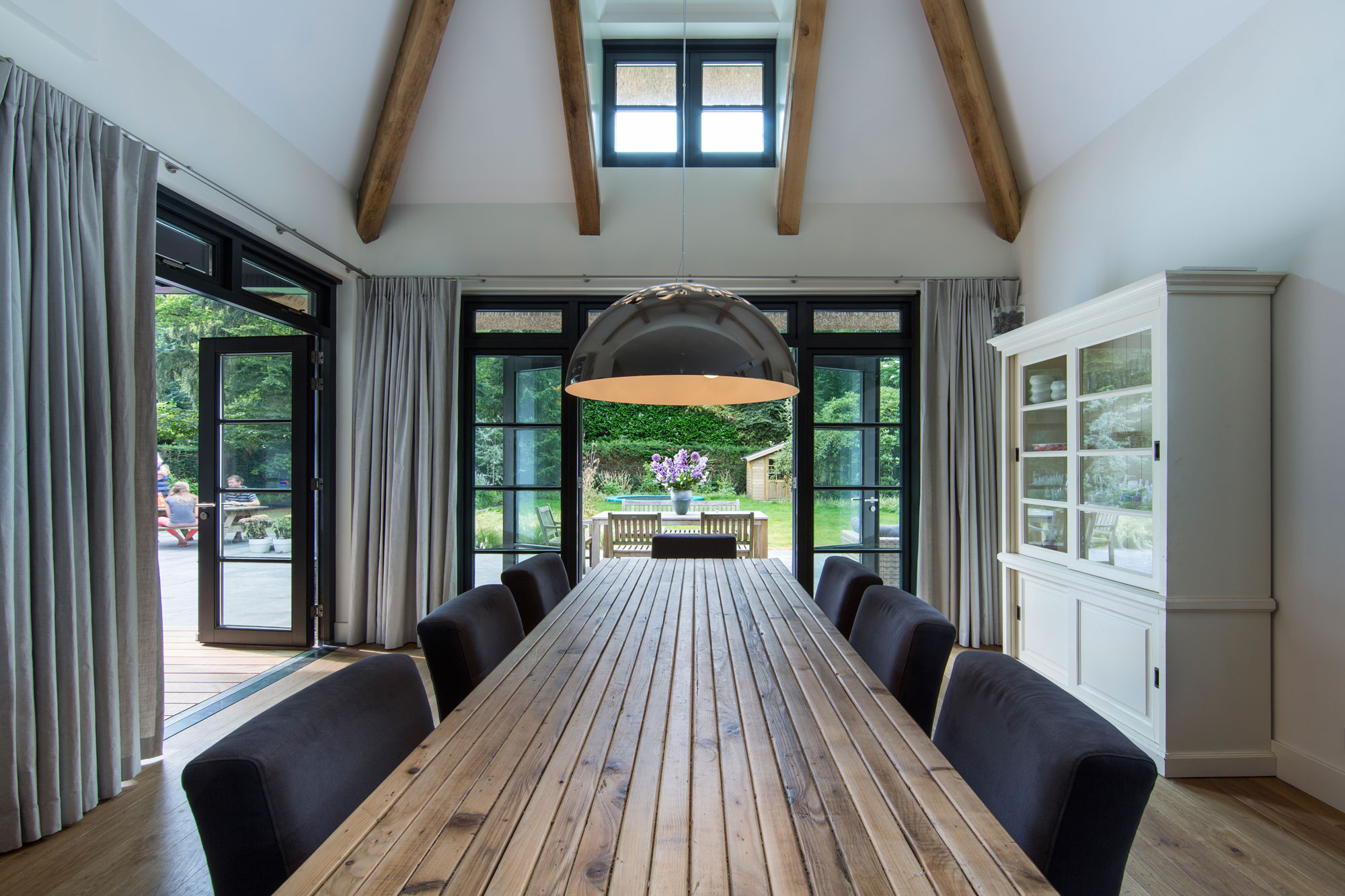 An Elegant Contemporary Villa in the Forests of Naarden, The Netherlands by DENOLDERVLEUGELS Architects & Associates (20)