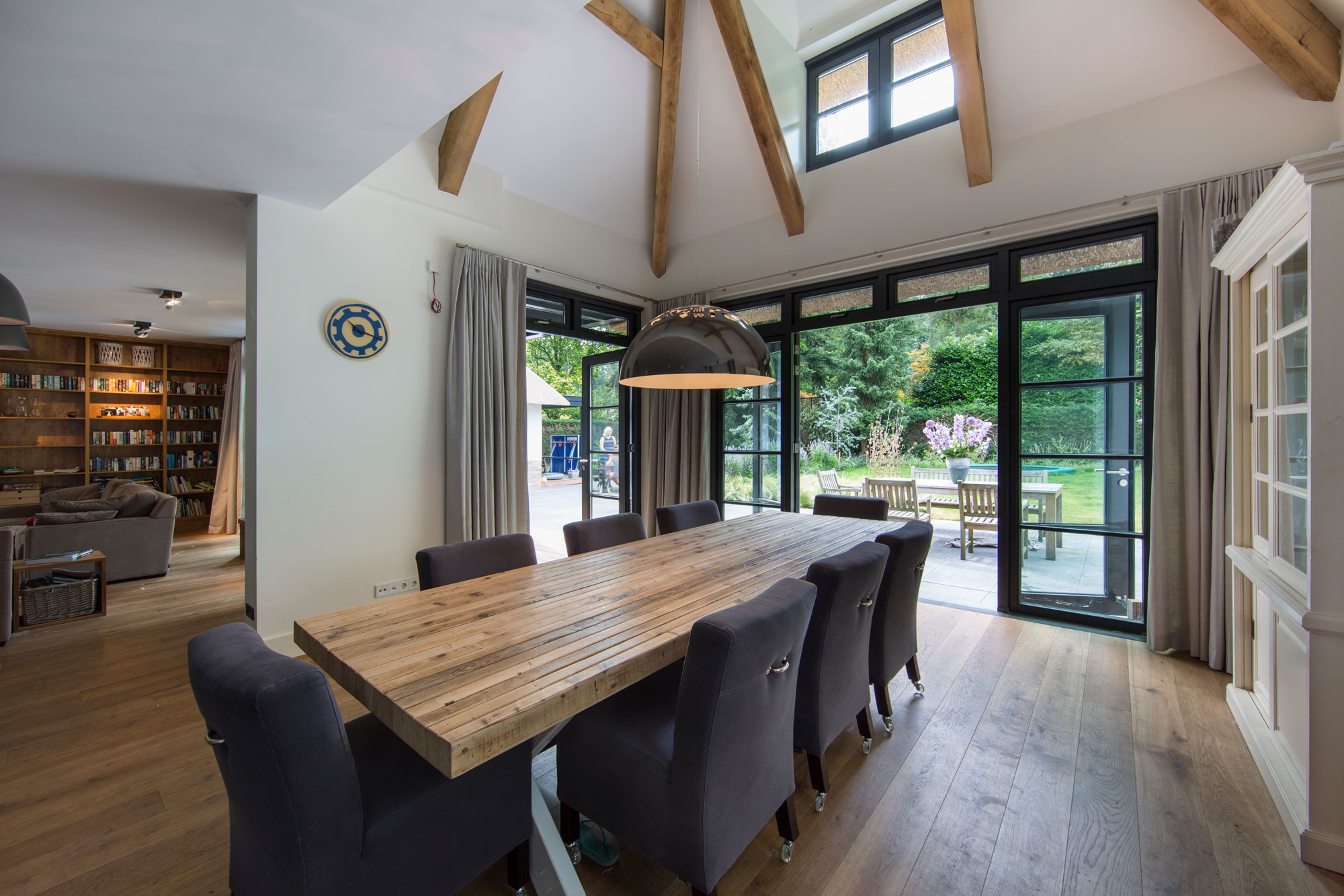 An Elegant Contemporary Villa in the Forests of Naarden, The Netherlands by DENOLDERVLEUGELS Architects & Associates (21)
