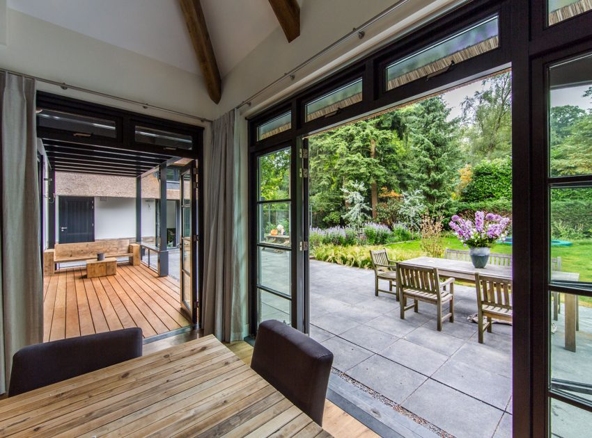 An Elegant Contemporary Villa in the Forests of Naarden, The Netherlands by DENOLDERVLEUGELS Architects & Associates (22)