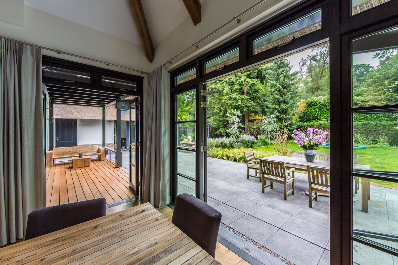 An Elegant Contemporary Villa in the Forests of Naarden, The Netherlands by DENOLDERVLEUGELS Architects & Associates (22)
