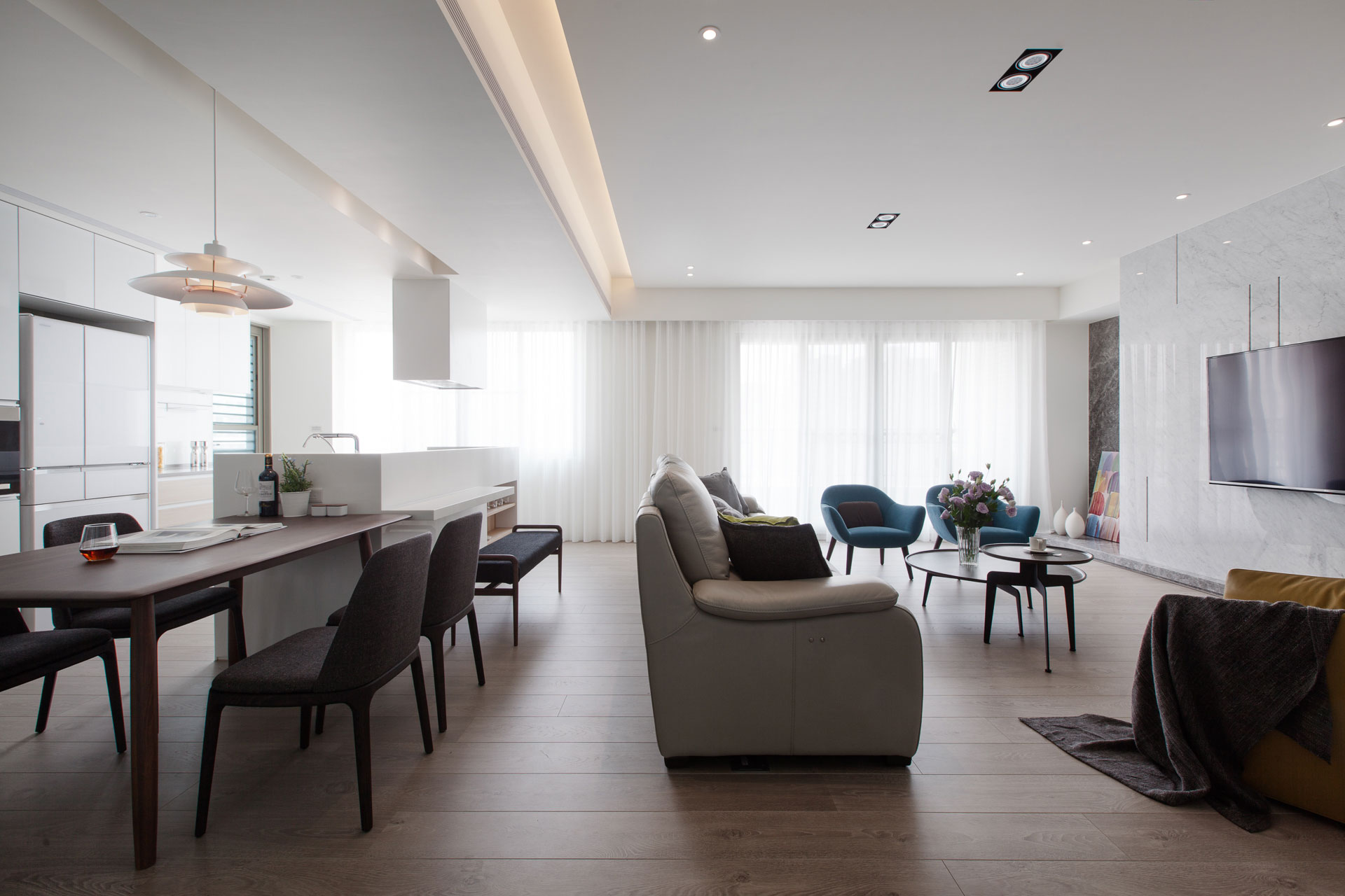 An Elegant House with a Perfect Mix of Classic and Contemporary Touches in Kaohsiung City, Taiwan by PDM (1)