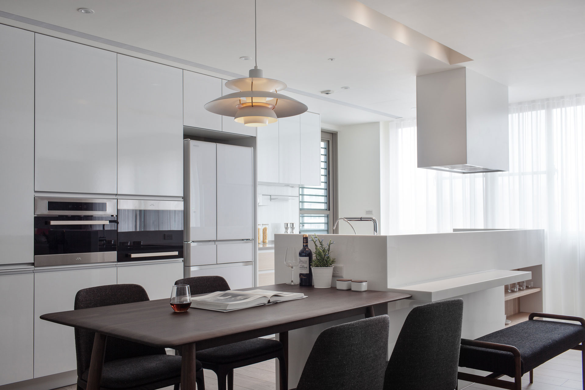 An Elegant House with a Perfect Mix of Classic and Contemporary Touches in Kaohsiung City, Taiwan by PDM (10)