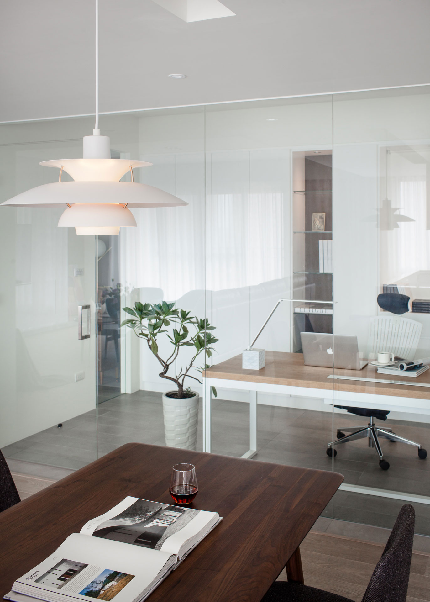 An Elegant House with a Perfect Mix of Classic and Contemporary Touches in Kaohsiung City, Taiwan by PDM (16)