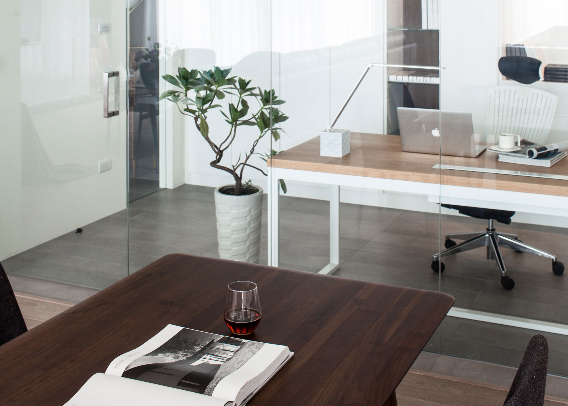 An Elegant House with a Perfect Mix of Classic and Contemporary Touches in Kaohsiung City, Taiwan by PDM (17)