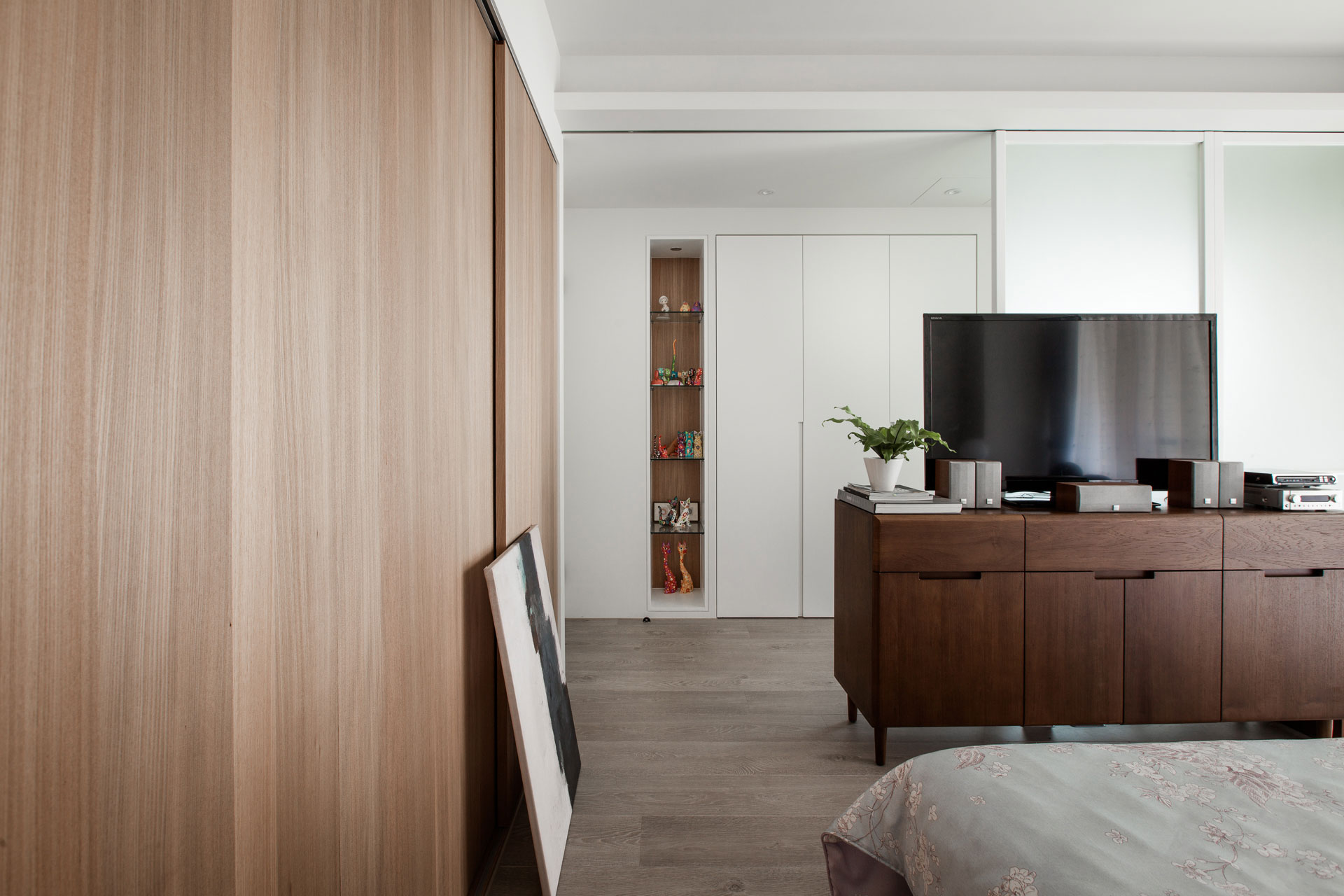 An Elegant House with a Perfect Mix of Classic and Contemporary Touches in Kaohsiung City, Taiwan by PDM (23)