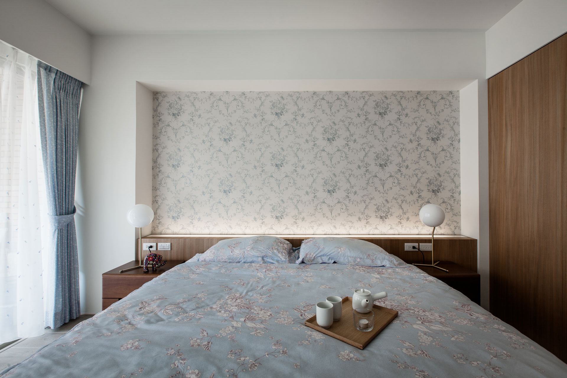 An Elegant House with a Perfect Mix of Classic and Contemporary Touches in Kaohsiung City, Taiwan by PDM (25)