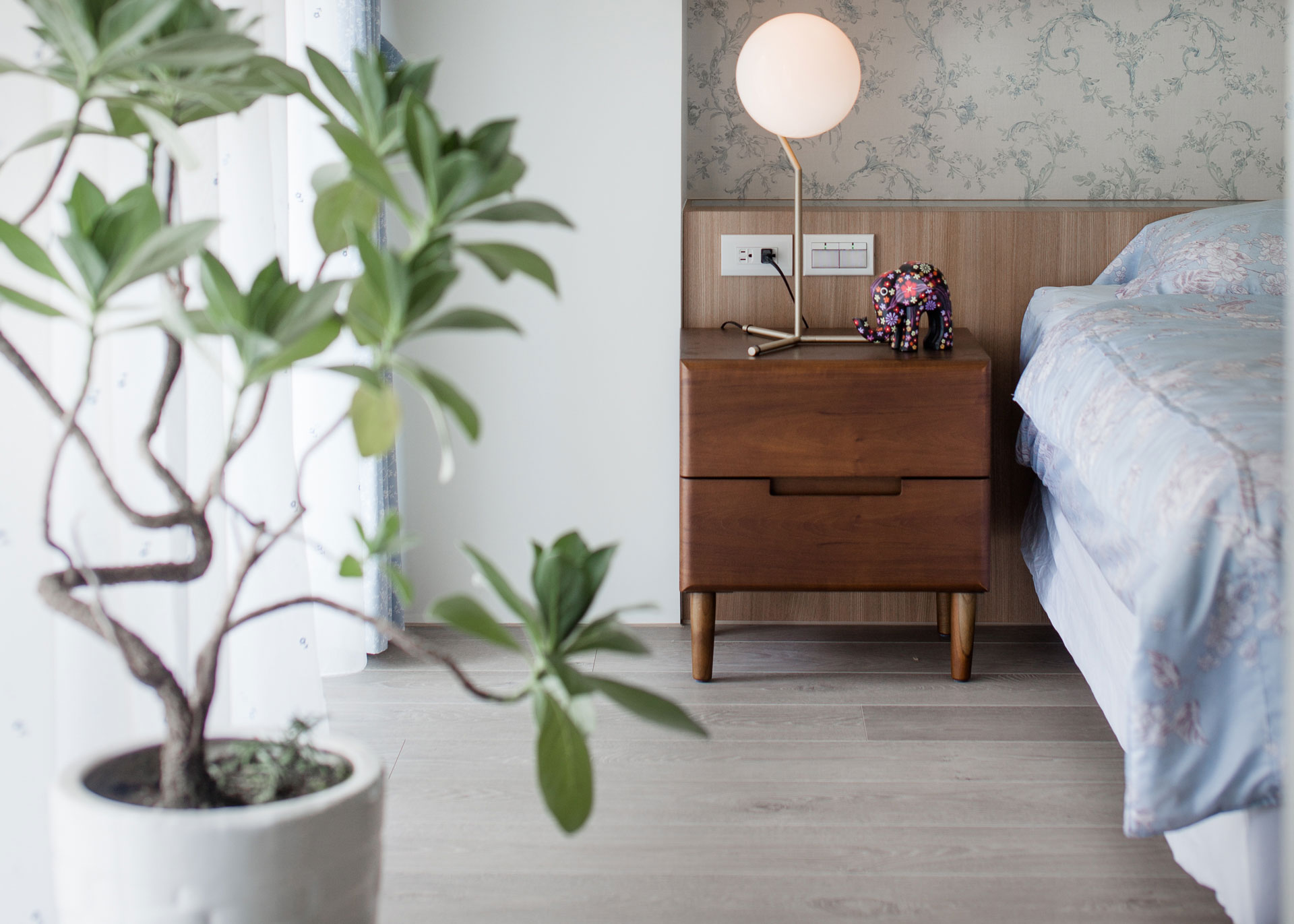 An Elegant House with a Perfect Mix of Classic and Contemporary Touches in Kaohsiung City, Taiwan by PDM (26)