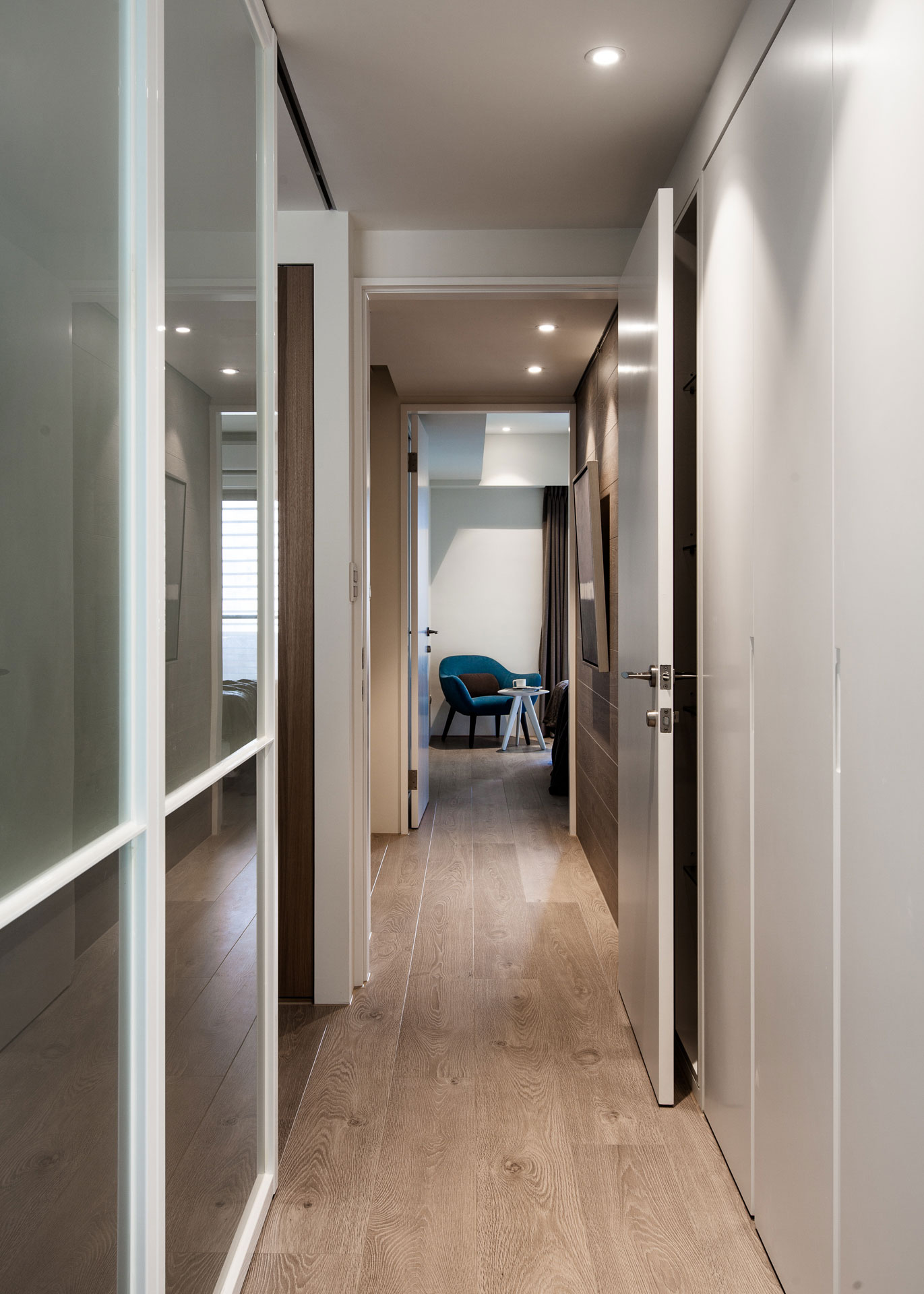 An Elegant House with a Perfect Mix of Classic and Contemporary Touches in Kaohsiung City, Taiwan by PDM (28)