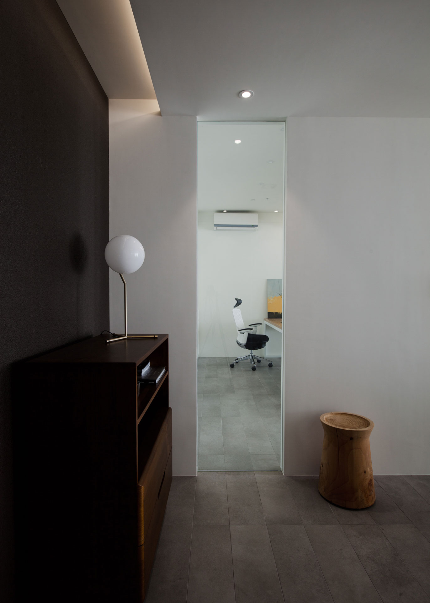An Elegant House with a Perfect Mix of Classic and Contemporary Touches in Kaohsiung City, Taiwan by PDM (32)