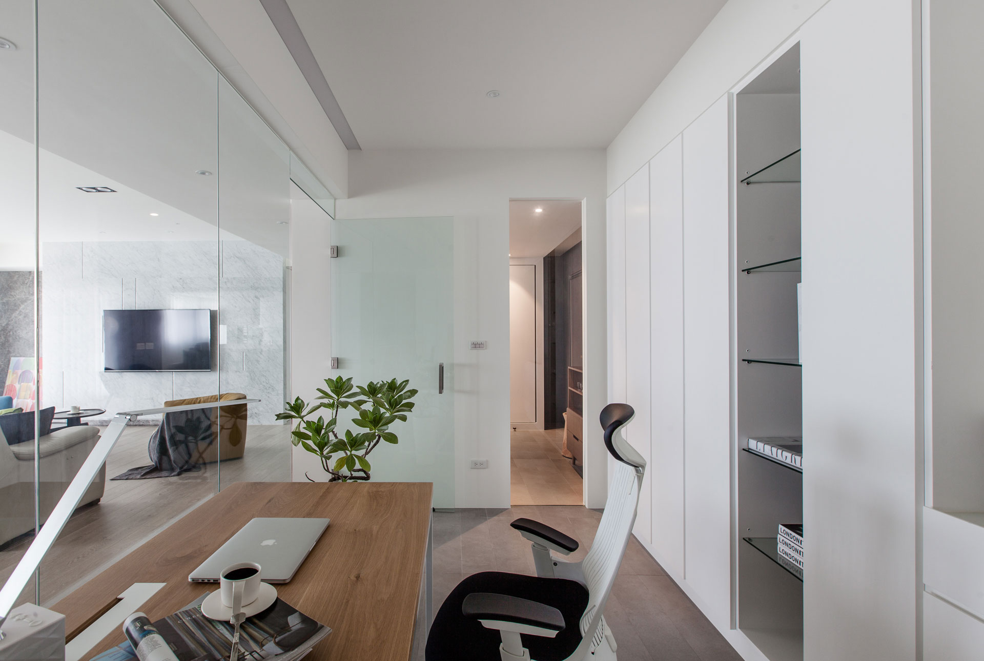 An Elegant House with a Perfect Mix of Classic and Contemporary Touches in Kaohsiung City, Taiwan by PDM (35)