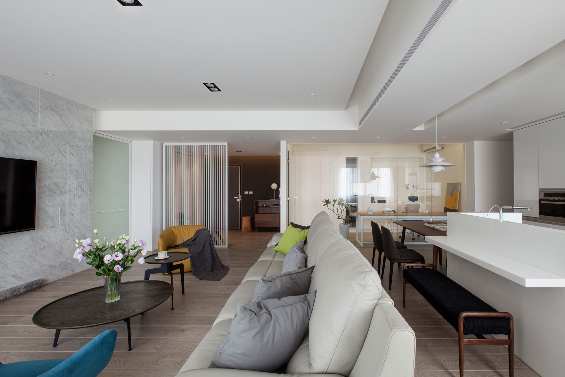 An Elegant House with a Perfect Mix of Classic and Contemporary Touches in Kaohsiung City, Taiwan by PDM (4)