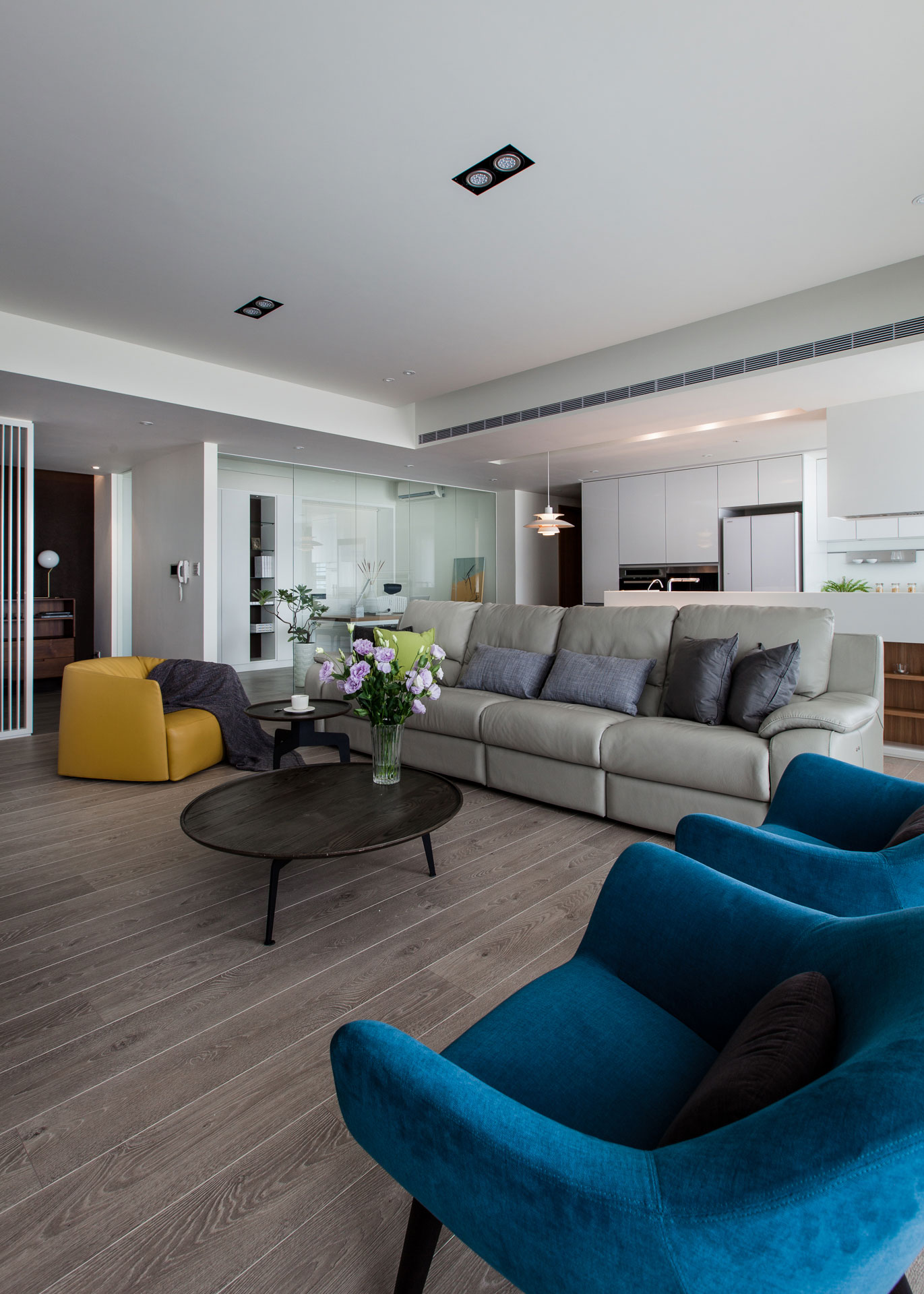 An Elegant House with a Perfect Mix of Classic and Contemporary Touches in Kaohsiung City, Taiwan by PDM (5)