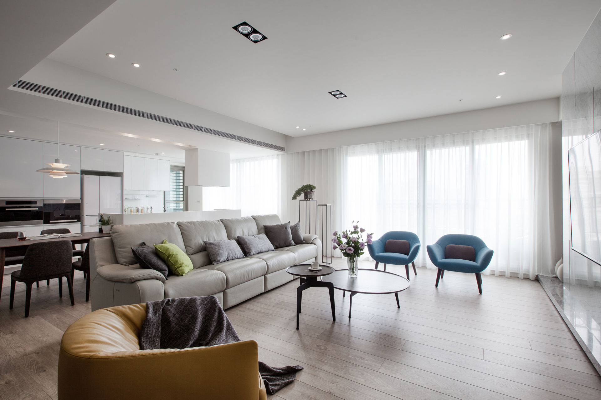 An Elegant House with a Perfect Mix of Classic and Contemporary Touches in Kaohsiung City, Taiwan by PDM (7)