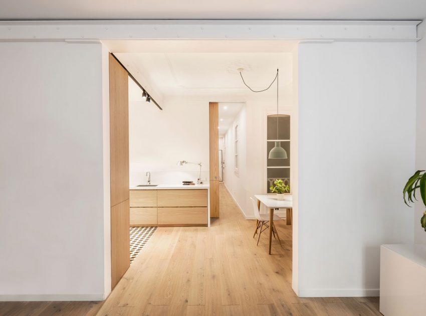 An Elegant Minimalist Apartment with Light Play in Barcelona, Spain by EO Arquitectura (2)