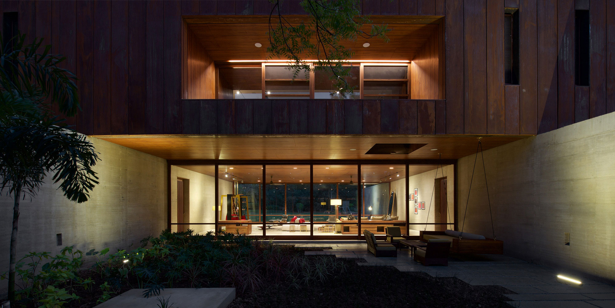 An Elegant Modern Home with Bright and Airy Interiors in Ahmedabad, India by SPASM Design Architects (18)