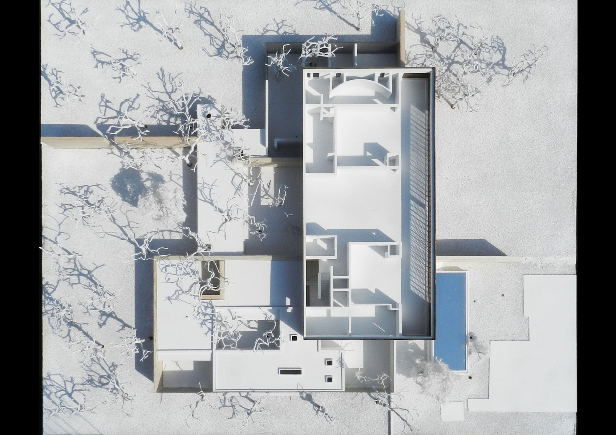 An Elegant Modern Home with Bright and Airy Interiors in Ahmedabad, India by SPASM Design Architects (28)