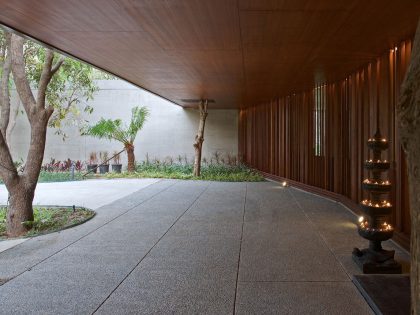 An Elegant Modern Home with Bright and Airy Interiors in Ahmedabad, India by SPASM Design Architects (5)