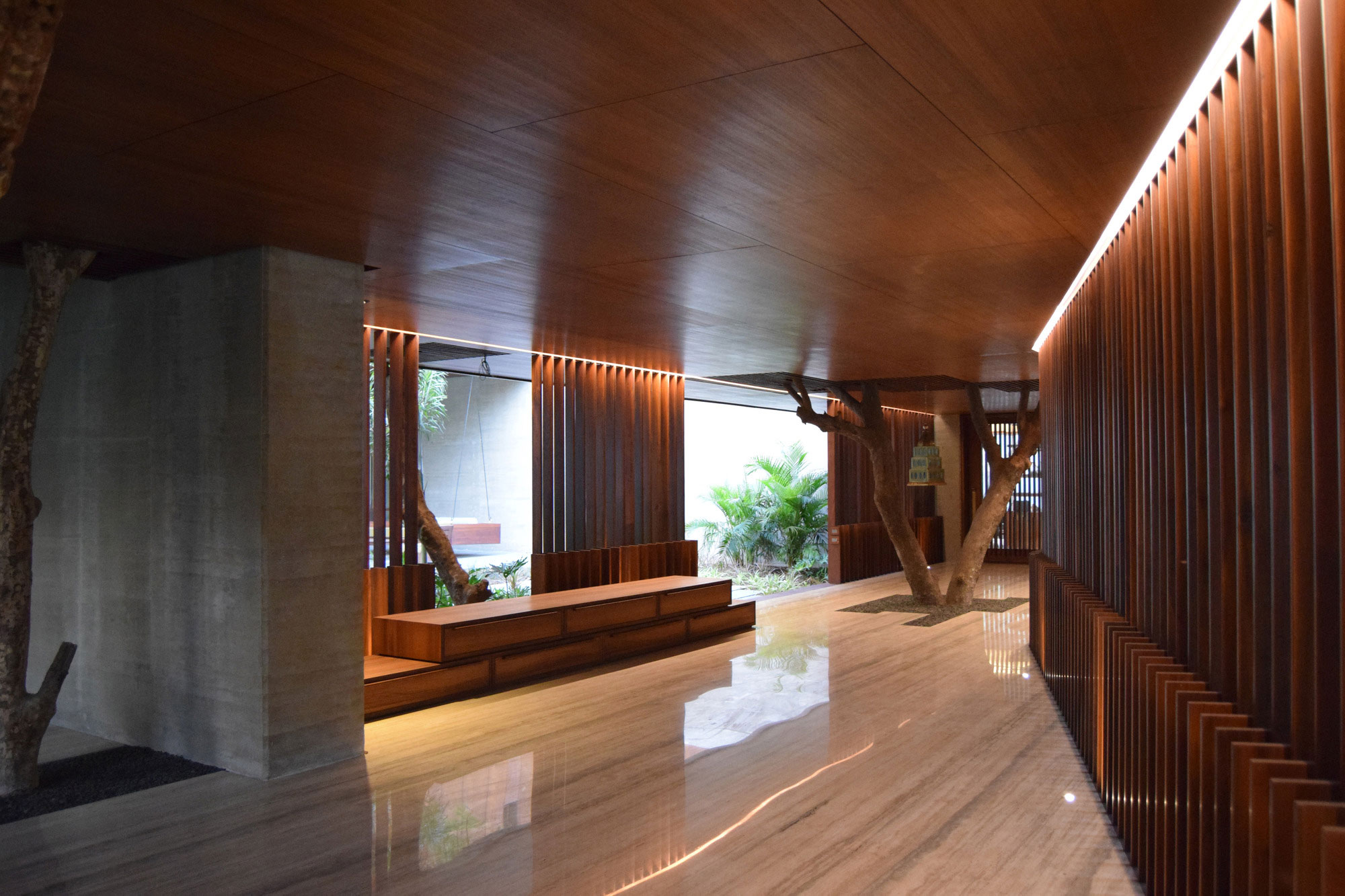 An Elegant Modern Home with Bright and Airy Interiors in Ahmedabad, India by SPASM Design Architects (7)