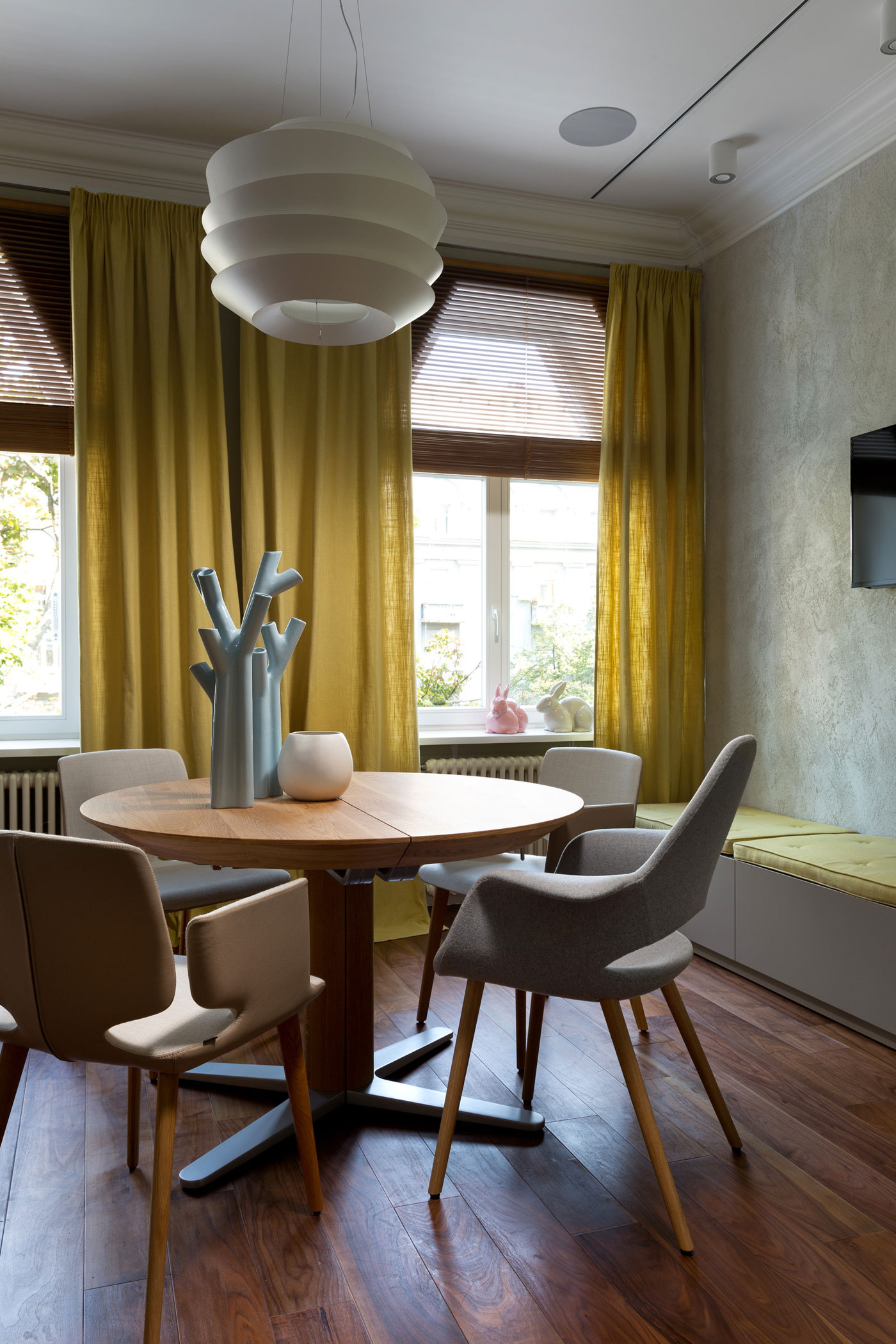 An Elegant Two-Level Apartment Filled with Natural Materials in Kiev, Ukraine by Lera Katasonava (11)