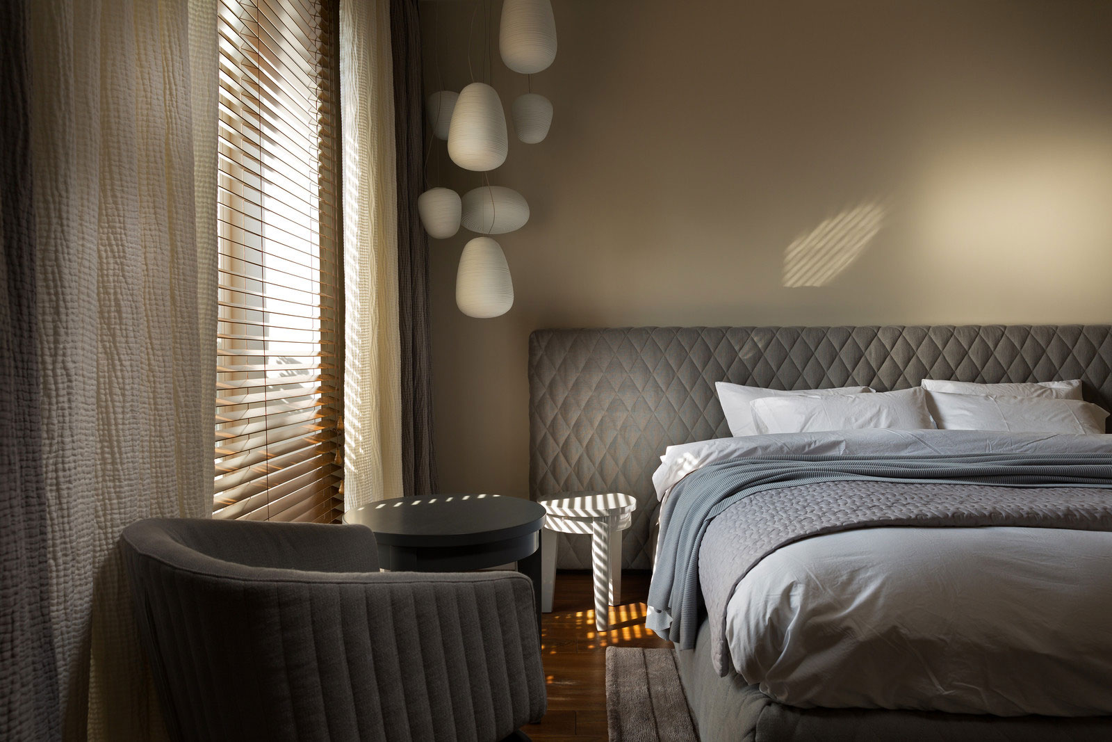 An Elegant Two-Level Apartment Filled with Natural Materials in Kiev, Ukraine by Lera Katasonava (15)