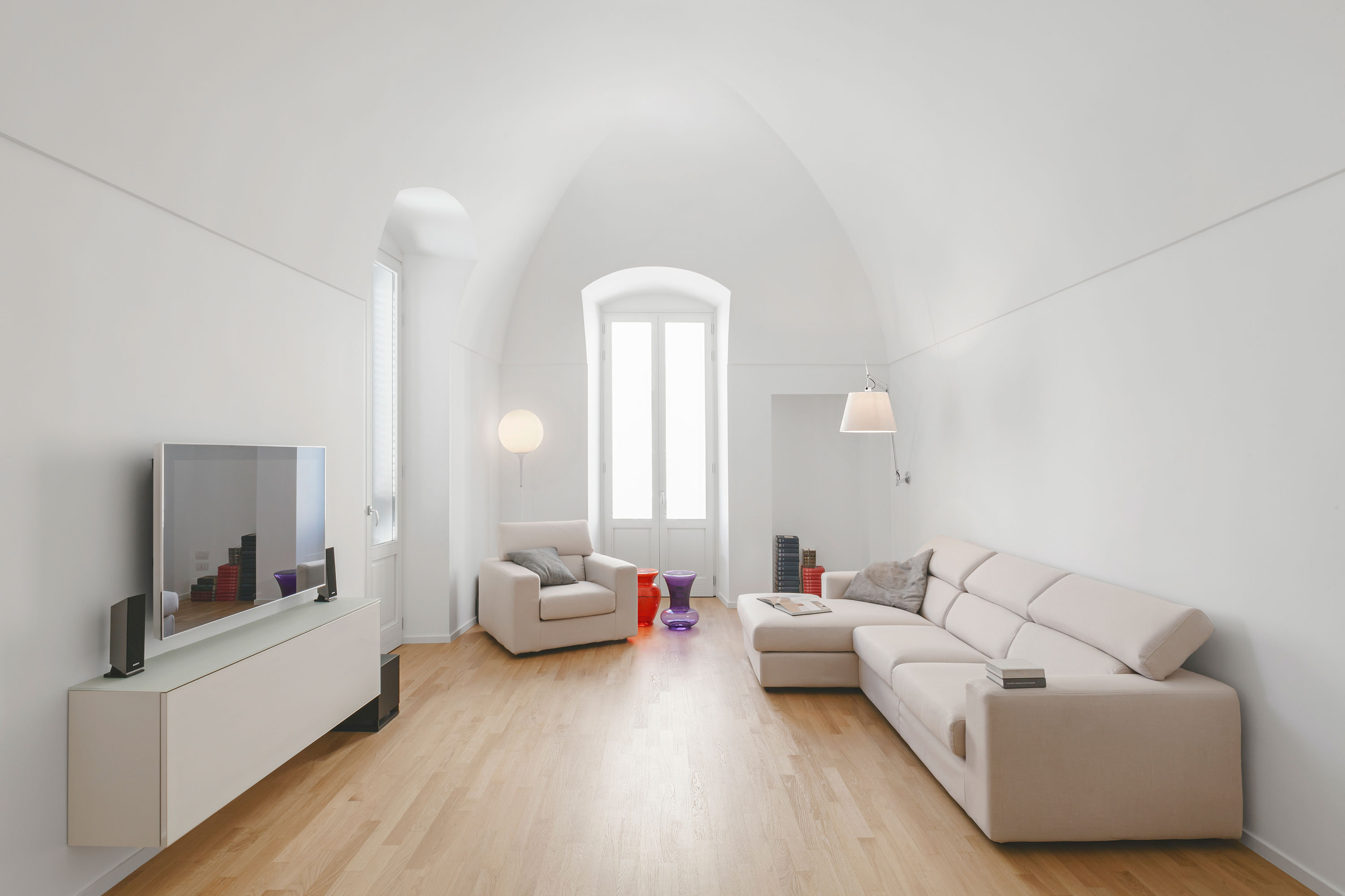 An Elegant and Luminous Home with a White Theme in Puglia, Italy by Salvatore Cannito (1)