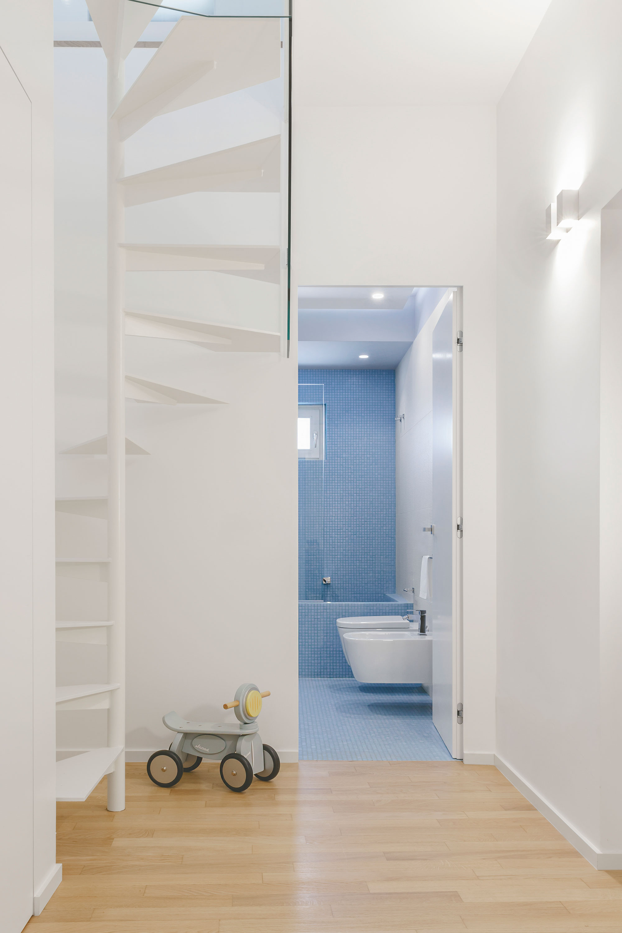 An Elegant and Luminous Home with a White Theme in Puglia, Italy by Salvatore Cannito (12)