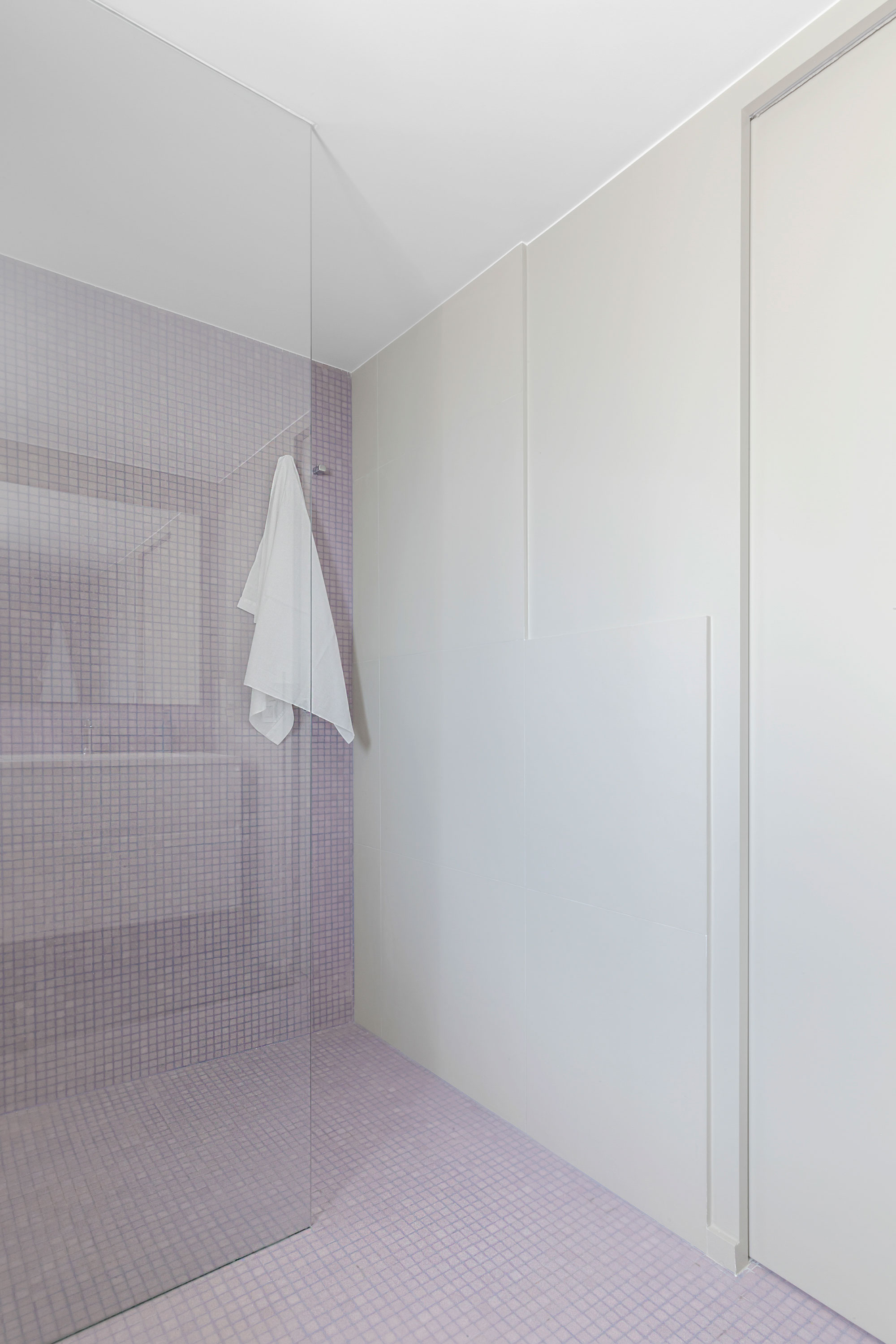 An Elegant and Luminous Home with a White Theme in Puglia, Italy by Salvatore Cannito (20)